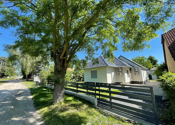 F14 Liget Vendeghaz *